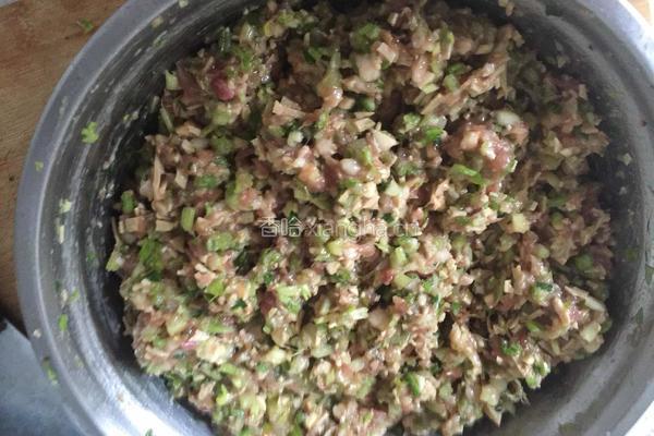 芹菜猪肉煎饺的做法图解10
