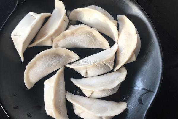 鸡蛋抱饺的做法图解1