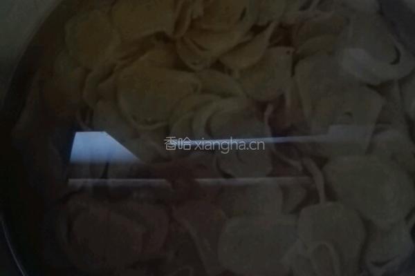浓香茄汁儿鱼面的做法图解2
