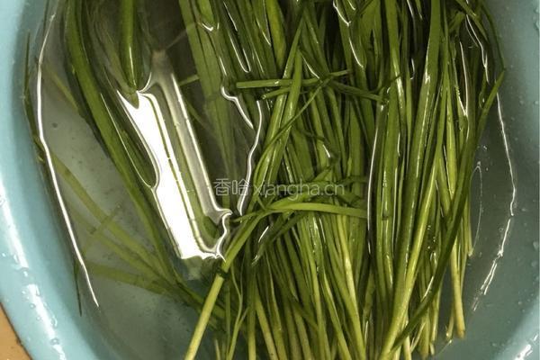 韭菜滑蛋花的做法图解1