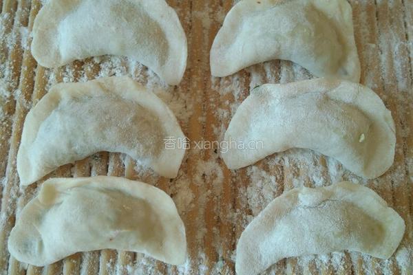 韭菜鸡蛋饺子的做法图解13