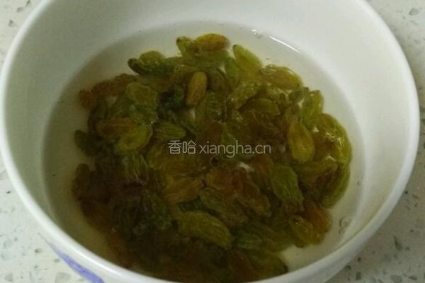 葡萄干蛋糕卷的做法图解2