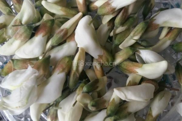 槐花麦饭的做法图解1