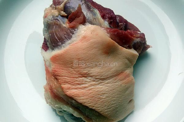 冬瓜红烧肉的做法图解1