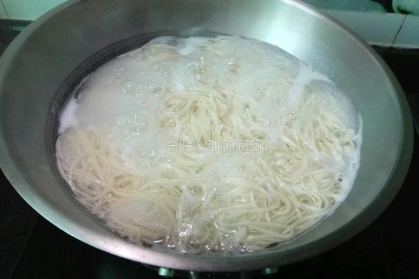 老屋私房菜 芸豆骨汤打卤面的做法图解4