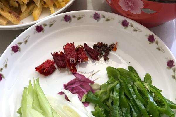 包包菜炒杂粮饼的做法图解2