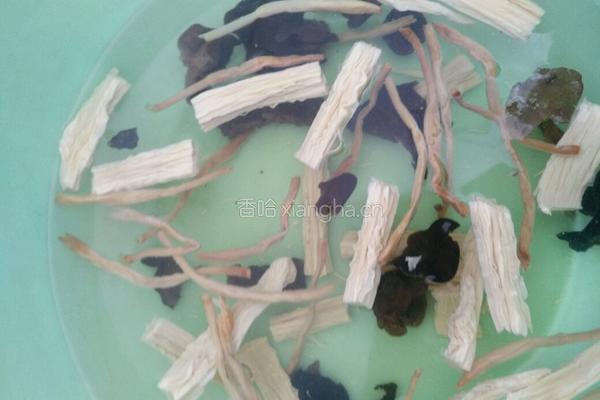 腐竹木耳丝的做法图解1