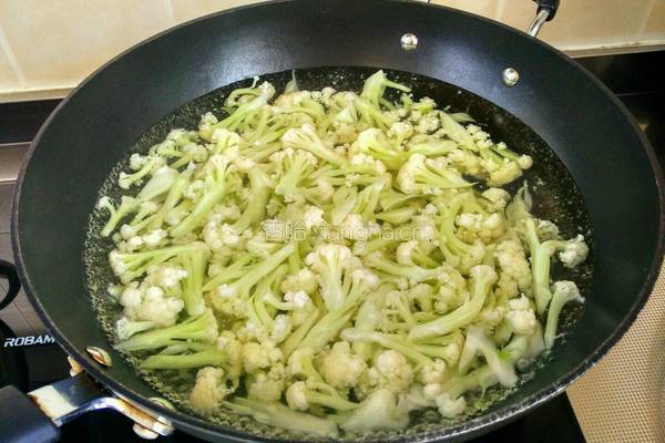 五花肉菜花香锅的做法图解2