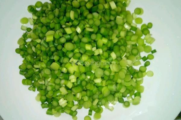 蒜苔鸡蛋饼的做法图解2