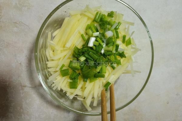 土豆丝卷饼的做法图解1