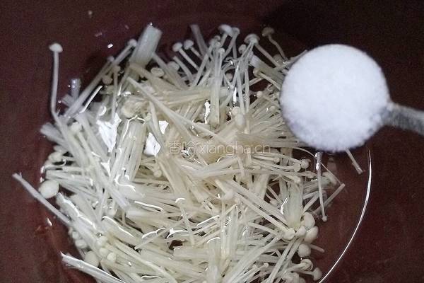 金针菇瘦肉清汤的做法图解3