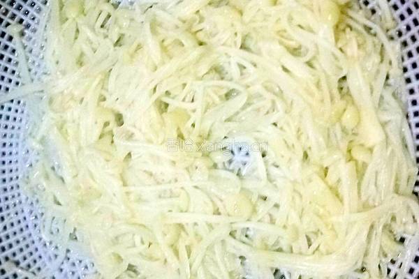 金针菇瘦肉清汤的做法图解7