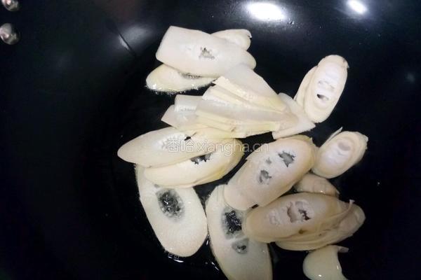酸菜苦笋肉片汤的做法图解6