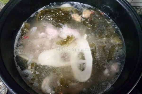 酸菜苦笋肉片汤的做法图解10