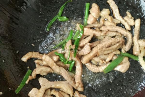 蒜苔肉条的做法图解3