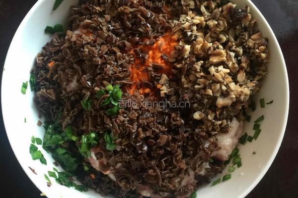 韭菜冬菇木耳饺子的做法图解1