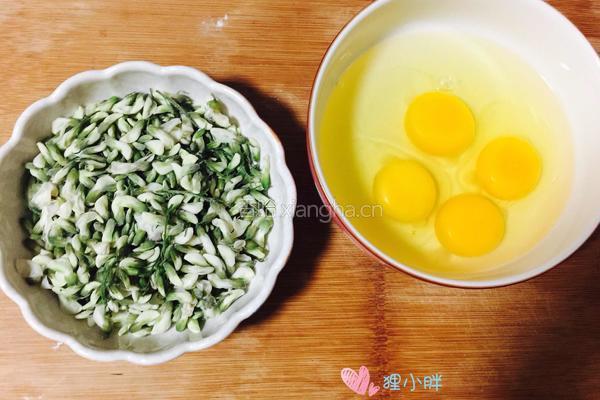 槐花蛋饼的做法图解1