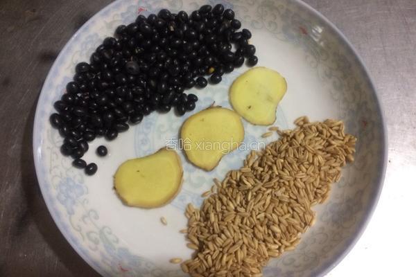 黑豆小麦旱莲草生鱼汤的做法图解2
