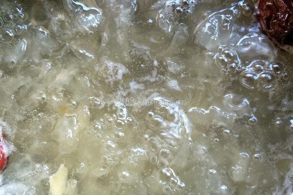 水晶绵绵银耳汤的做法图解1
