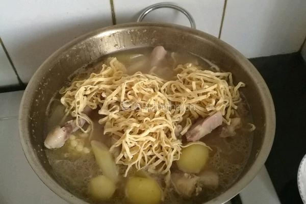 咸肉鸡爪煲的做法图解11