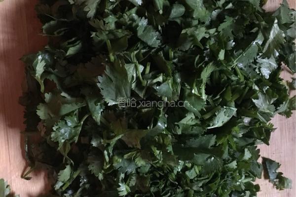 香菜猪肉水饺的做法图解4
