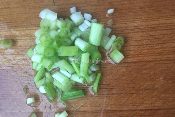 葱香蚕豆的做法图解2