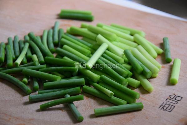 蒜薹炒肉的做法图解1