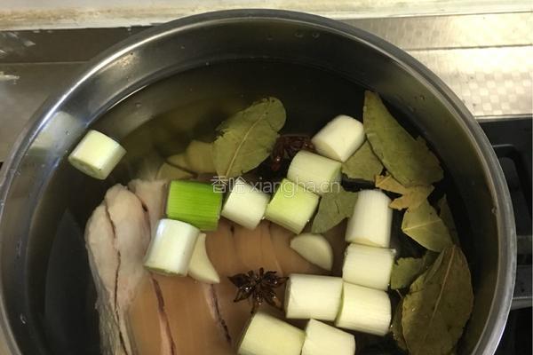 秘制东坡肘子(香辣风味)的做法图解4