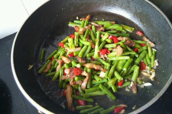 五花肉炒豆角的做法图解11