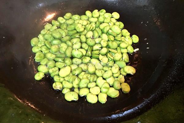 蚕豆炒鸡蛋的做法图解5