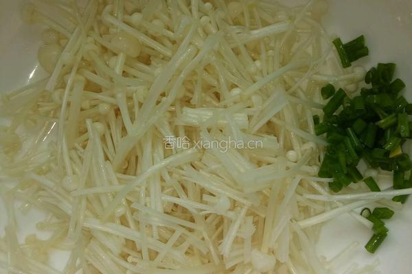 金针菇瘦肉汤的做法图解2