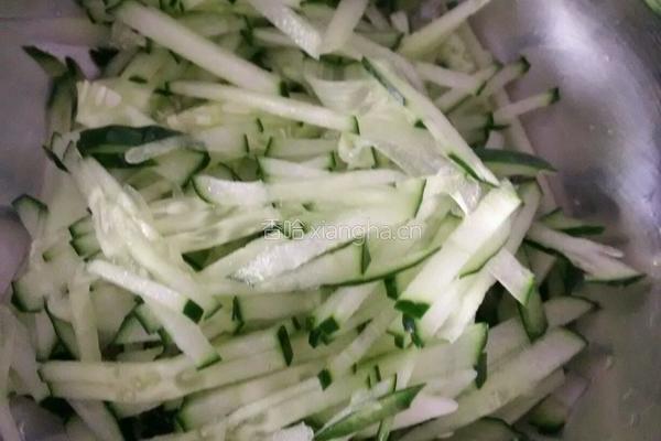 黄瓜甜饼的做法图解1