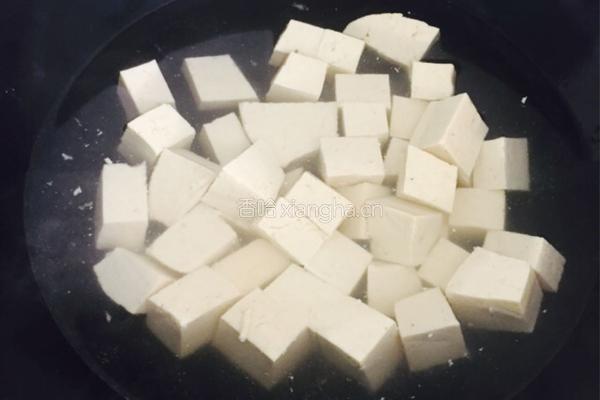 虾煲豆腐的做法图解2