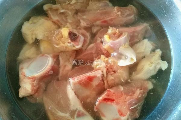 排骨炖鸡的做法图解3