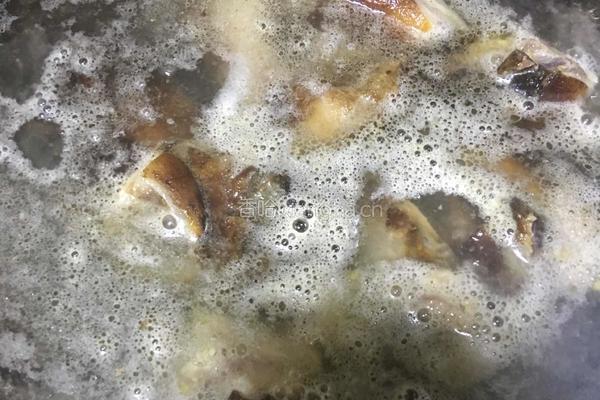 黄豆炖猪蹄的做法图解1