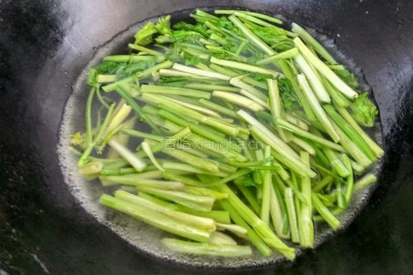 芹菜炒肉丝的做法图解2