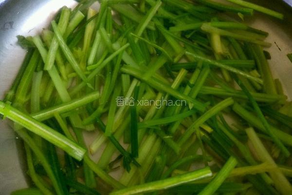 芹菜炒肉丝的做法图解3
