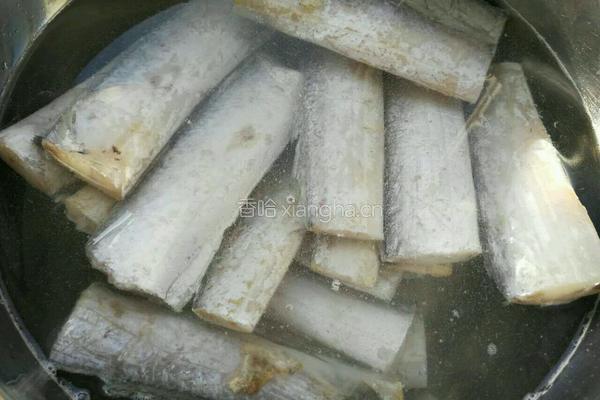 红烧带鱼的做法图解2