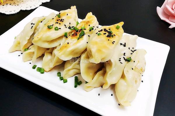 锅贴饺子的做法图解18
