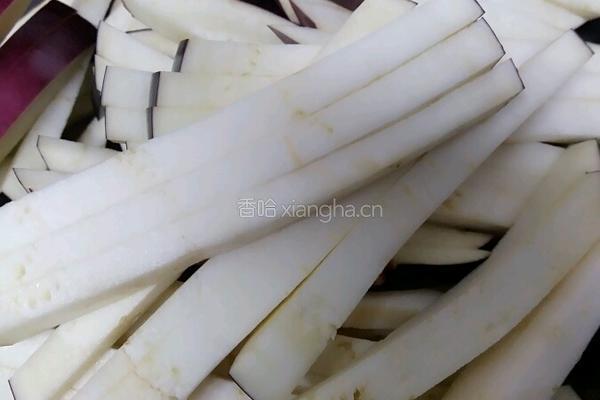 松花豉油茄子的做法图解1