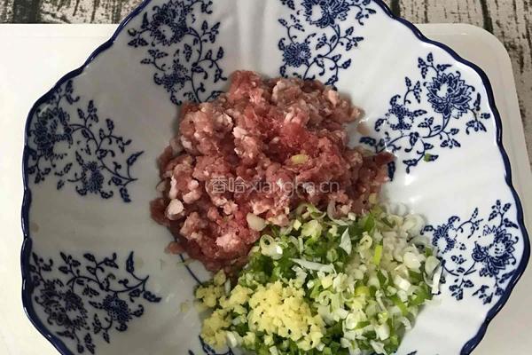 黄蘑芹菜猪肉饺子的做法图解6