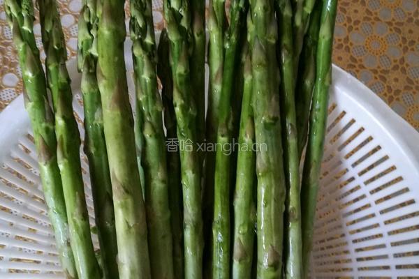 三色莴笋的做法图解1
