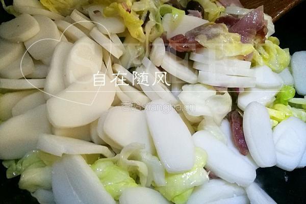 辣白菜炒年糕的做法图解3