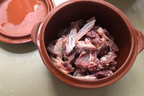 白鸽绿豆汤的做法图解2