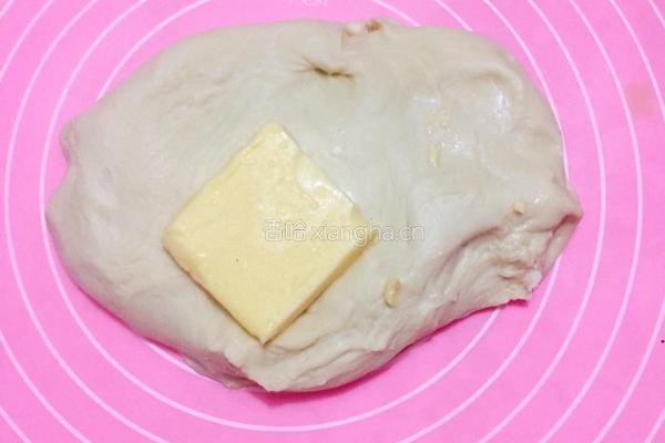 蜜豆餐包的做法图解1