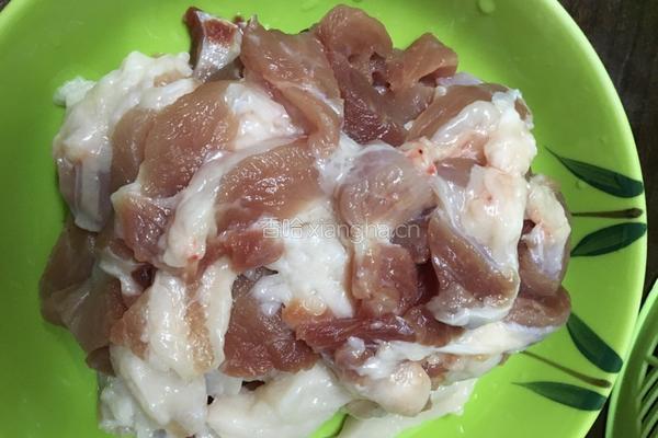 白菜猪肉馅饺子的做法图解2
