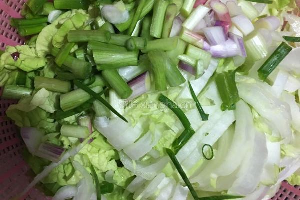 白菜猪肉馅饺子的做法图解3