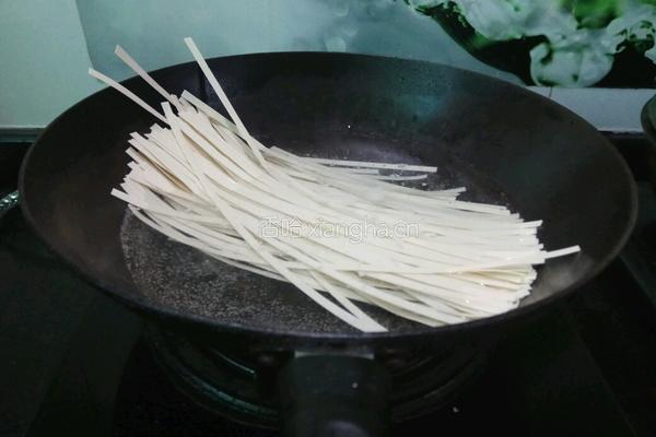 老屋私房菜 杂粮面条的做法图解2