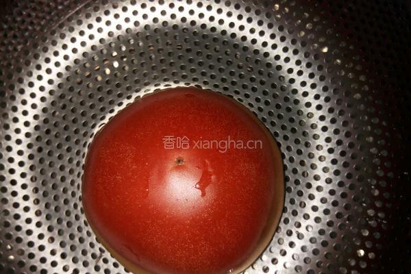 冰糖凉拌西红柿的做法图解1