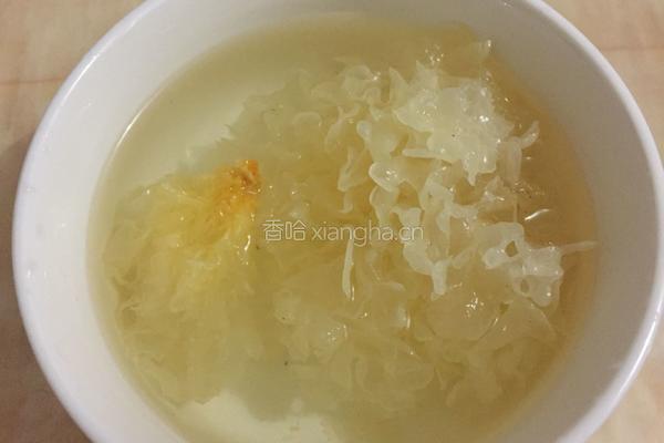 雪梨银耳汤的做法图解1